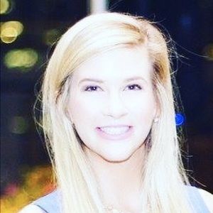 Meet your Posher, Larissa